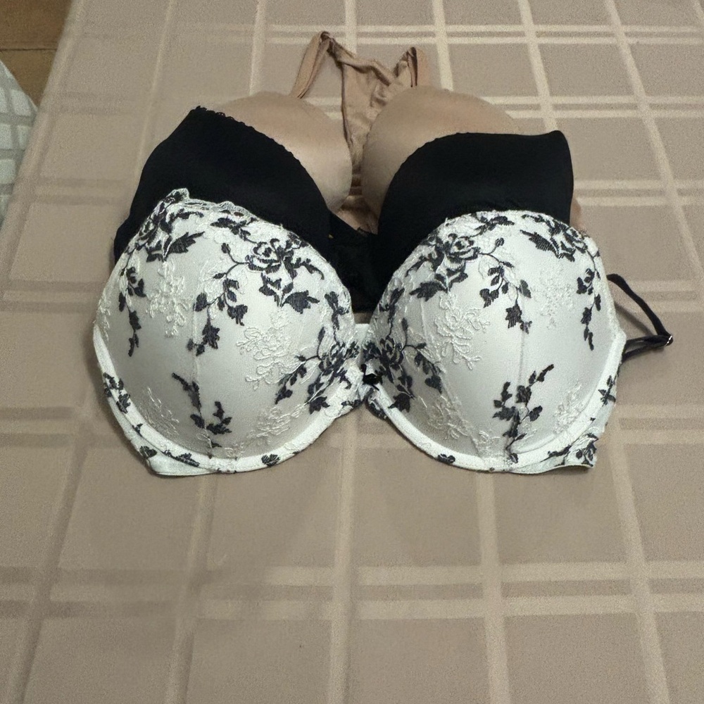 Victoria's Secret Black and White Lace Bra